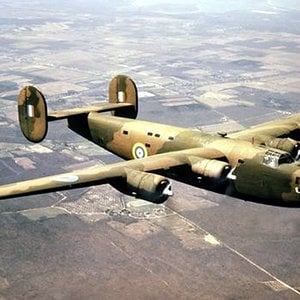 consolidated-b-24-liberator-bomber-raf-01