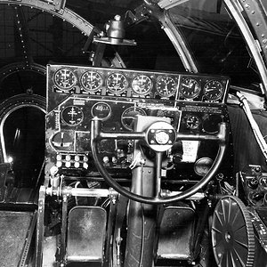 XB_38_Cockpit