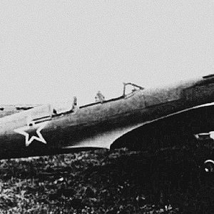 Russian_Air_Force_Supermarine_Spitfire_MkIX_UTI_two-seater_trainer_at_drome