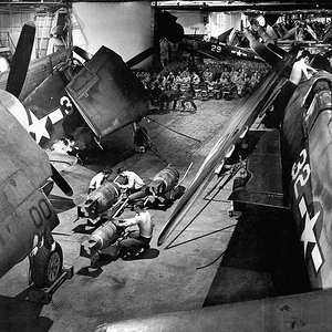 grumman-f6f-3-hellcat-fighter-uss-yorktown-hanger-deck-1943-01