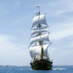 ship-sailboat-sea-ocean