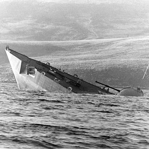 Ship_Sinking_Falklands_Islands_War_HMS_Antelope