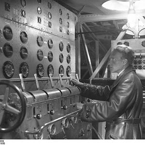 Bundesarchiv_Bild_102-10658_Flugschiff_Dornier_Do_X_Maschinenzentrale