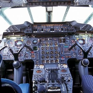 Concorde-Cockpit-1280x800