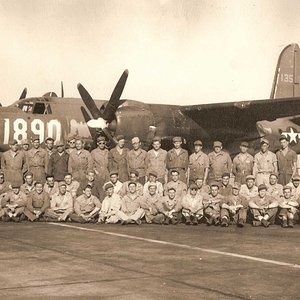 B-26C-20-MO_crew_chiefs_lg