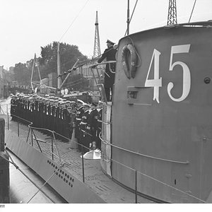 Bundesarchiv_Bild_200-Ub0111_Kiel_Indienststellung_U-45