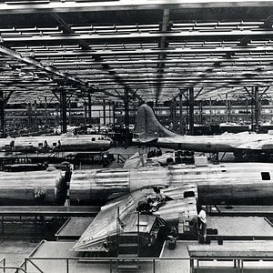 B-29_being_made_4