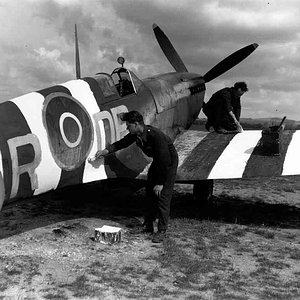 painting a spitfire