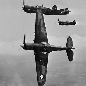 Curtiss_P-40Fs_near_Moore_AAF_1943