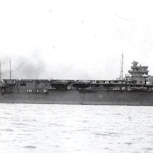 Japanese_aircraft_carrier_shokaku_1941