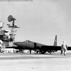 U-2_on Carrier