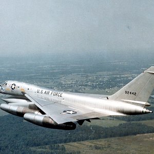 Convair_B-58A_Hustler_in_flight_SN_59-2442_Photo_taken_on_June_29_1967