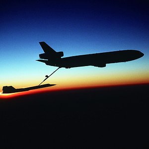 KC-10_Extender_SR-71_Blackbird