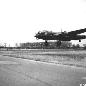 Avro_Lancaster_Mk_II_B_with_air_cooled_Hercules_engines_