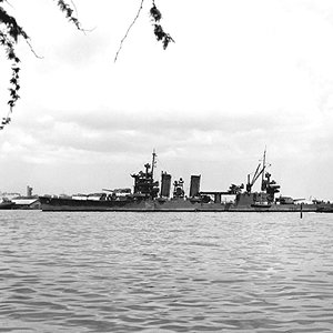 American_heavy_cruiser_USS_Astoria_CA-34_in_Pearl_Harbor_May_27_