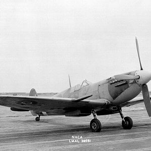 Supermarine_Spitfire_at_Langley_USA