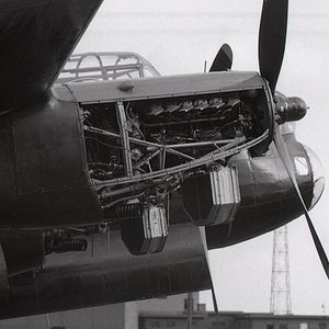 bw-negs-avro-lancaster-propeller-engine