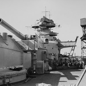 Bismarck_battleship_turrets_Anton_and_Bruno