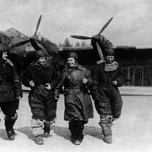 Petlakov Pe-8 and its crew