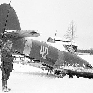 A Soviet Hawker Hurricane down, Finland, 1942 (1)