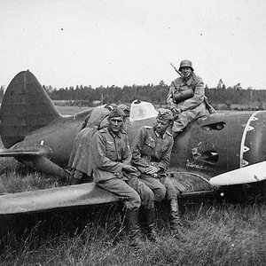 Polikarpov I-16 examined by Germans