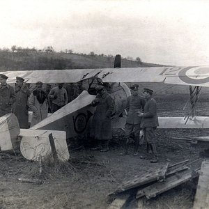 Nieuport 17, damaged