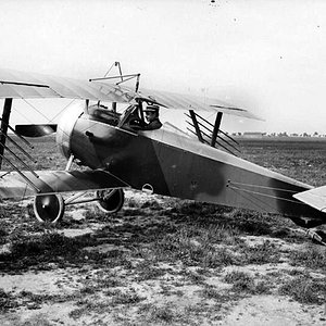 Nieuport 17 no. 1396 with Le Prieur rockets (2)