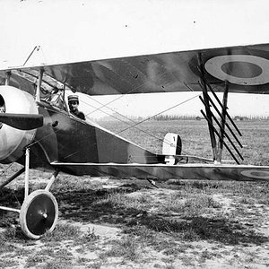 Nieuport 17 no. 1396 with Le Prieur rockets (1)