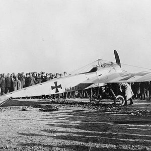 Fokker E.III no. 210/16,  captured (1)