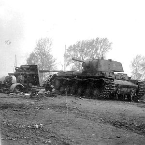 A KV-1 heavy tank and a 88mm Flak  gun at the Leningrad Front,  1941
