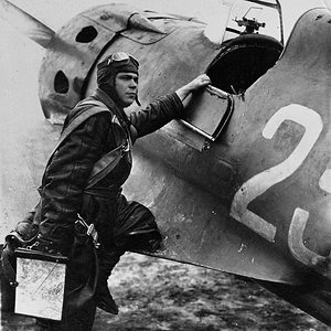 A soviet pilot of a Polikarpov I-16, 145 IAP, 1942