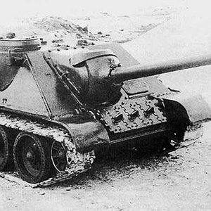 SU-100 (1)