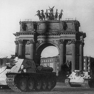 SU-122 going to the frontline ,  Leningrad, 1943 (2)