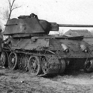 T-34/76 model 1943, damaged