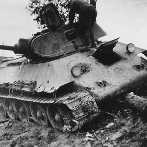 T-34/76 model 1940 damaged in  1941 (2)