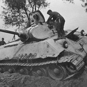 T-34/76 model 1940 damaged in  1941 (1)