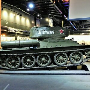 T-34-85  (6).JPG