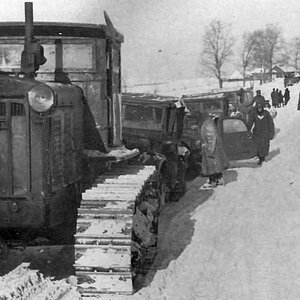 Russian Stalinetz S-65 tractor, 1942 (1)