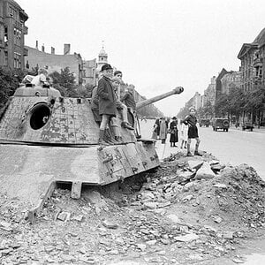 Pz.Kpfw. V Ausf G Panther, Berlin, 1945 (2)