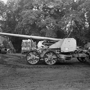 A captured 128mm PaK 44 gun, 1945