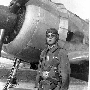 Army pilot next to Ki-43-IIa Early