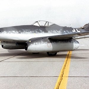 1200px-Messerschmitt_Me_262A_at_the_National_Museum_of_the_USAF.jpg