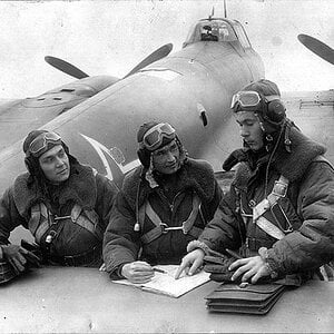 A crew and Petlyakov Pe-2R of the 511th ОRAP, 5th VA VVS, Ukraine 1943/1944