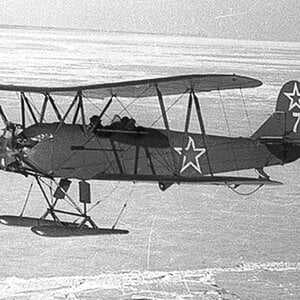 Polikarpov Po-2 (U-2) "White 7" on skis