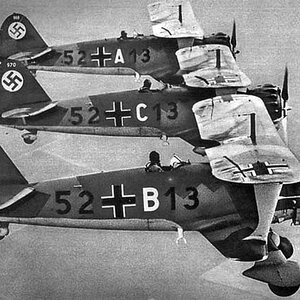 Henschel Hs-123A of the StG 162 in three-tone camouflage (3)