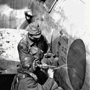 Lt. Takeo Adachi, 55th Sentai, applying the fourth victory marking over a B-29 on his Ki-61-Id „Hien”, the Komaki Airfield, 1945