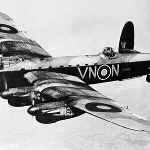 Avro Lancaster B Mk.I,  R5689, VN-N of the no.50 Sqn, RAF Swinderby, Lincolnshire, 1942 (4)