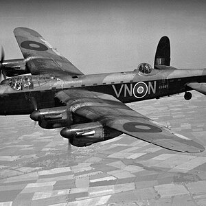 Avro Lancaster B Mk.I,  R5689, VN-N of the no.50 Sqn, RAF Swinderby, Lincolnshire, 1942 (3)