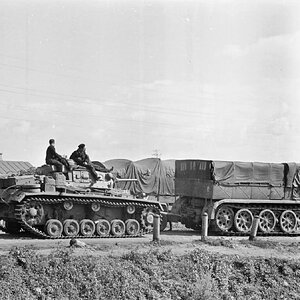 Sdkfz 9 FAMO towing Panzer III, Russia 1941