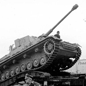 Pz.Kpfw. IV of the Panzer-Abteilung 55 of the 233rd Reserve Panzer Division onto a railway platform in Viborg, 1944 (2)
